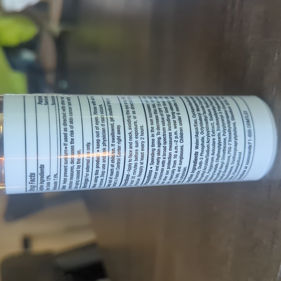 BNIB Universal Tinted Moisturizer SPF 46 - Picture 2 of 4